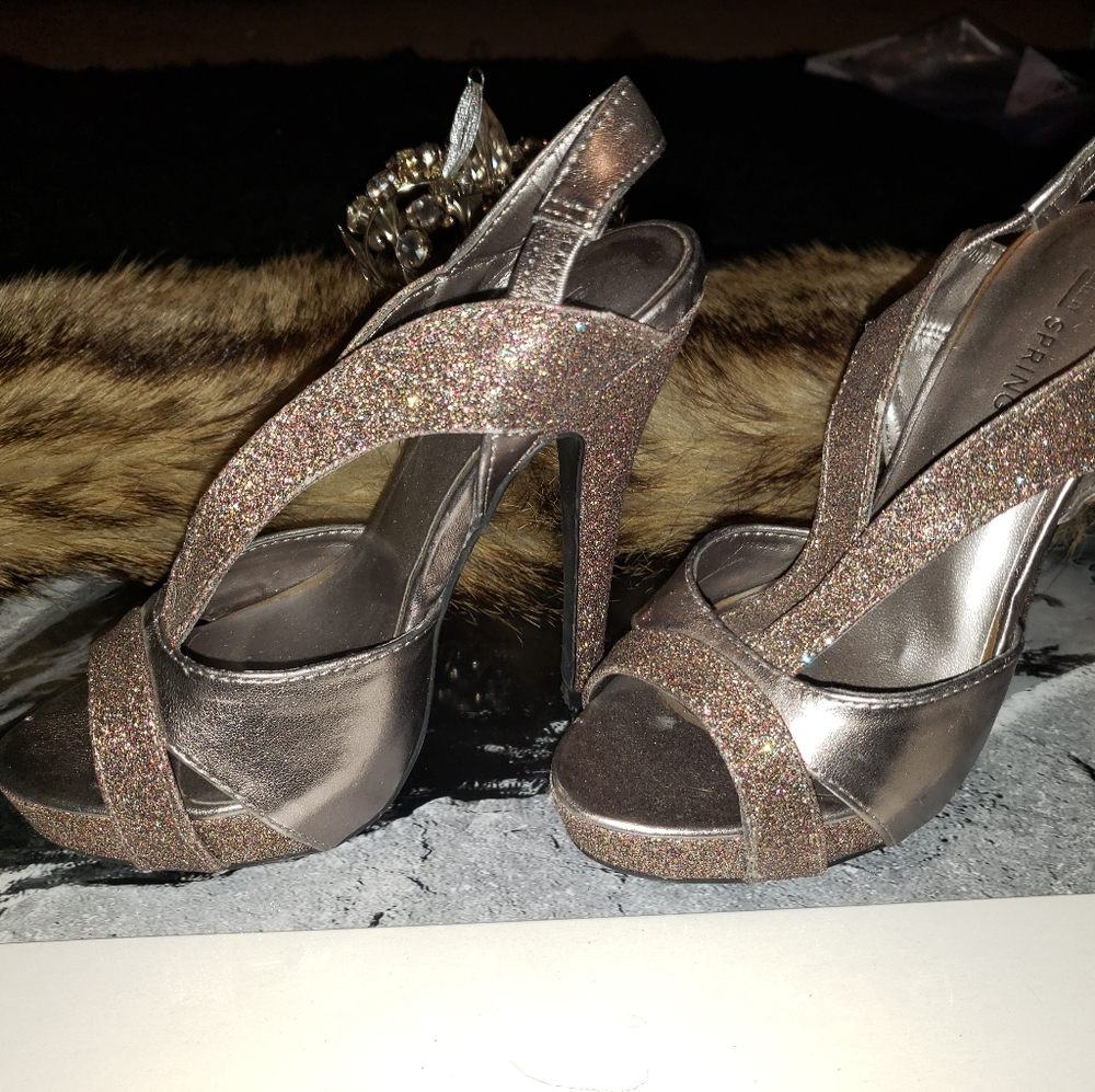 heels - Picture 3 of 7